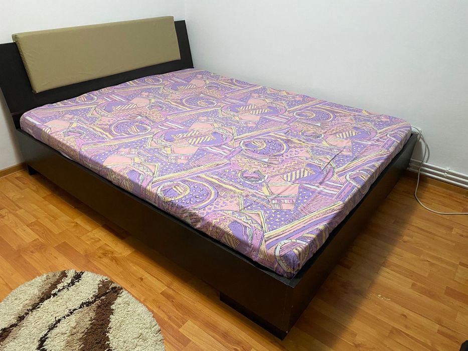 De vânzare pat dormitor cu saltea ,preț 500 lei negociabil