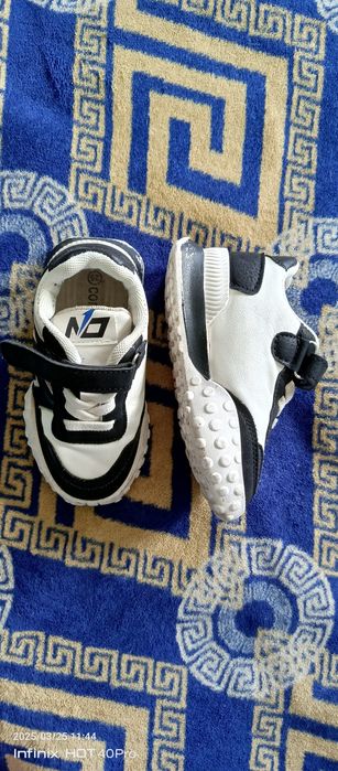 Продам кроссовочки