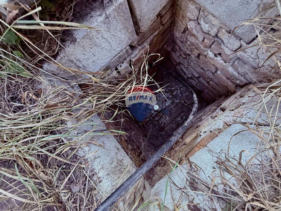 Атрактивен парцел с къща на добра локация за продажба, с. Кранево, Я.