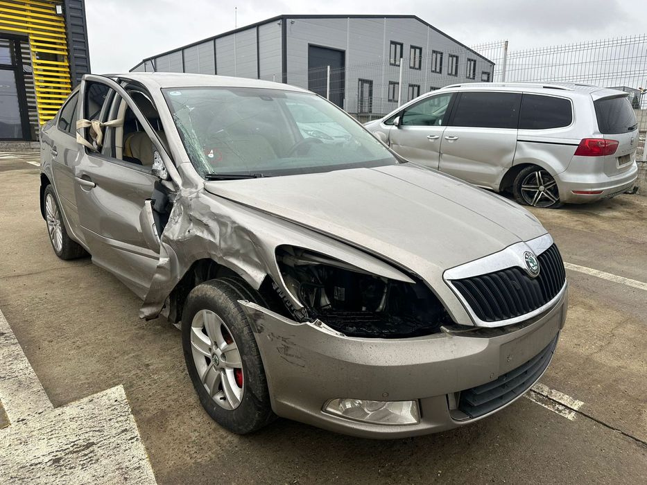 Dezmembrez / Dezmembrari / Piese / Accesorii Skoda octavia 2 facelift 2012 2.0 tdi CFHC bej volan stanga