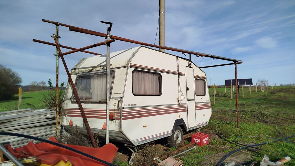 Каравана без документи за регистрация