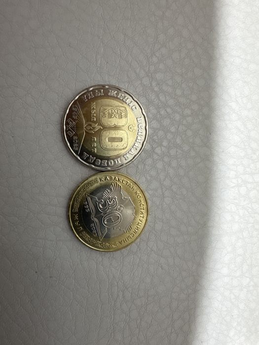 Продам монеты 100 тг  и 200тг