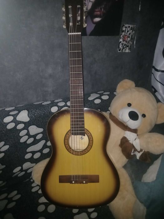 Продам гитару в хорошем состоянии