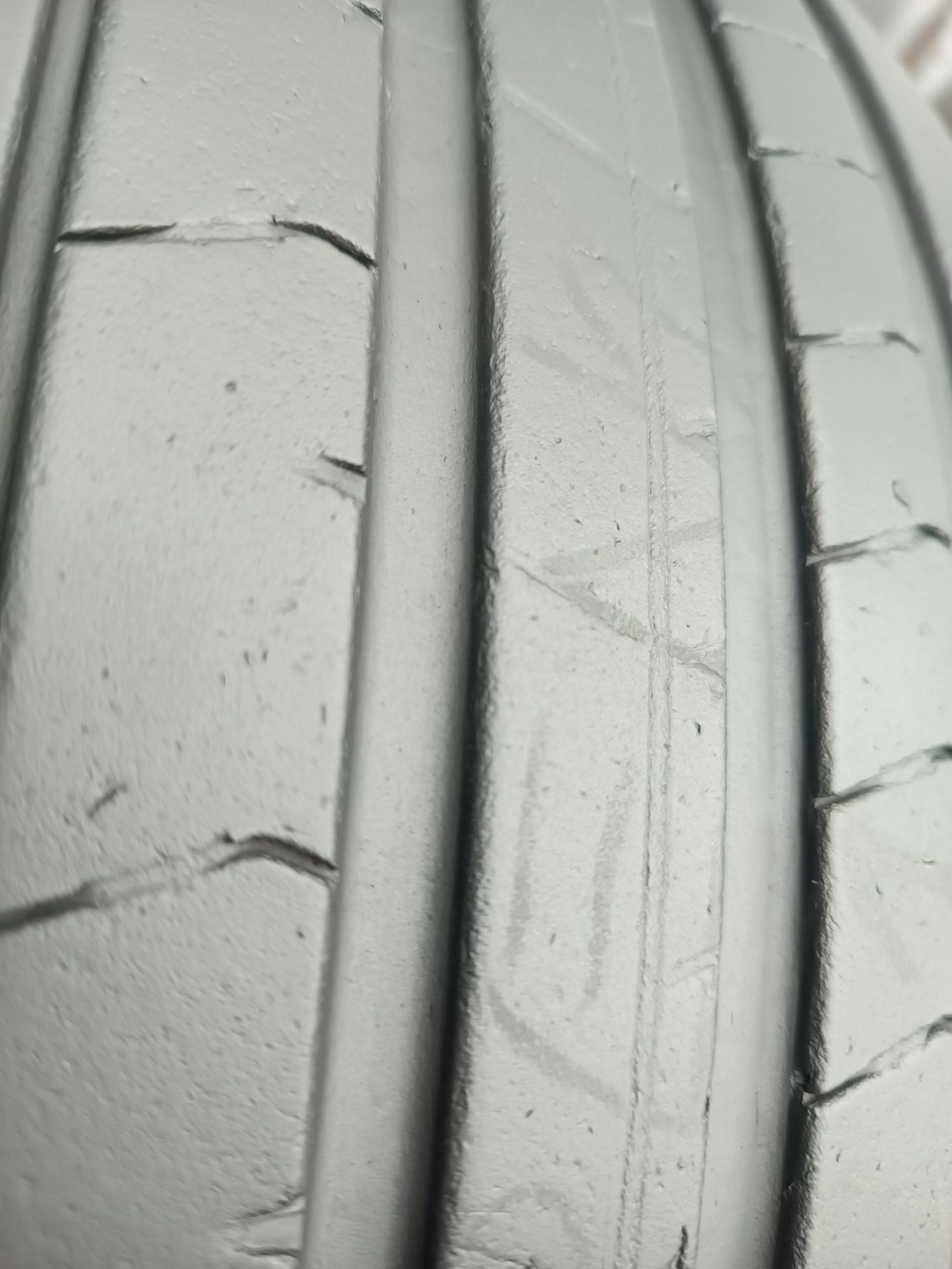 245/40/19 Pirelli