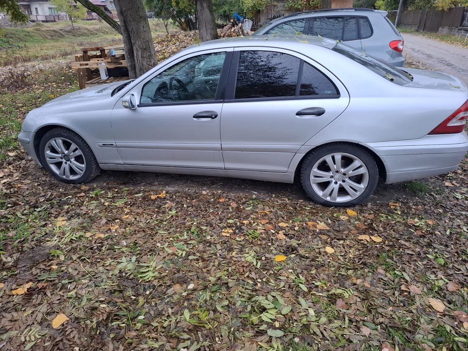 Vand Mercedes , mai multe detalii la numarul de telefon