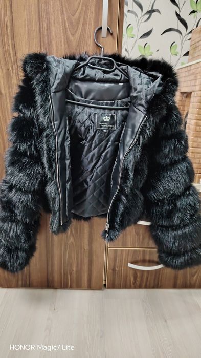 Haină cu blană neagră XS   NOUA!