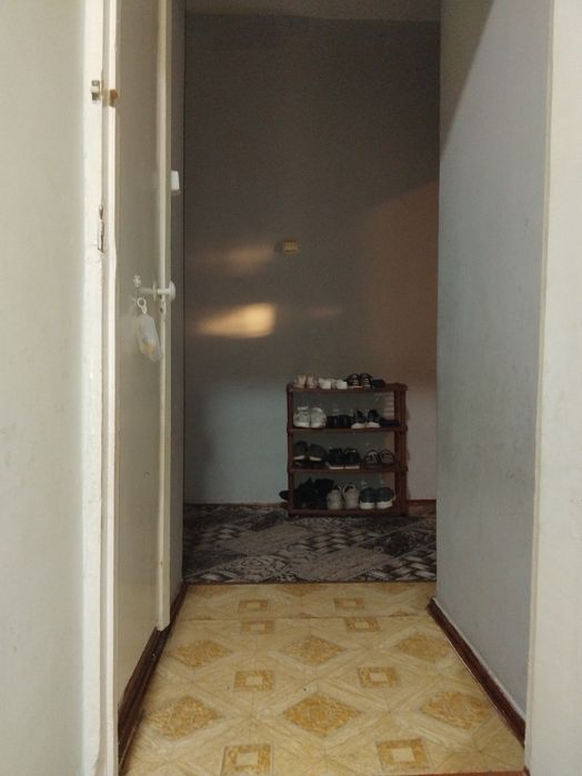 Uchtepa 25 kvartal 1/5/5   2/6 balkon  srochna narxda sotiladi