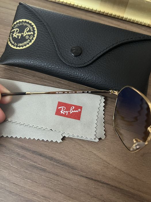 Чисто нови, оригинални очила на Ray Ban