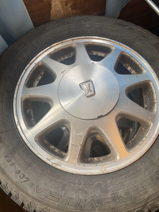 Оригинальные диски Toyota + зимняя резина шины 205/65R15