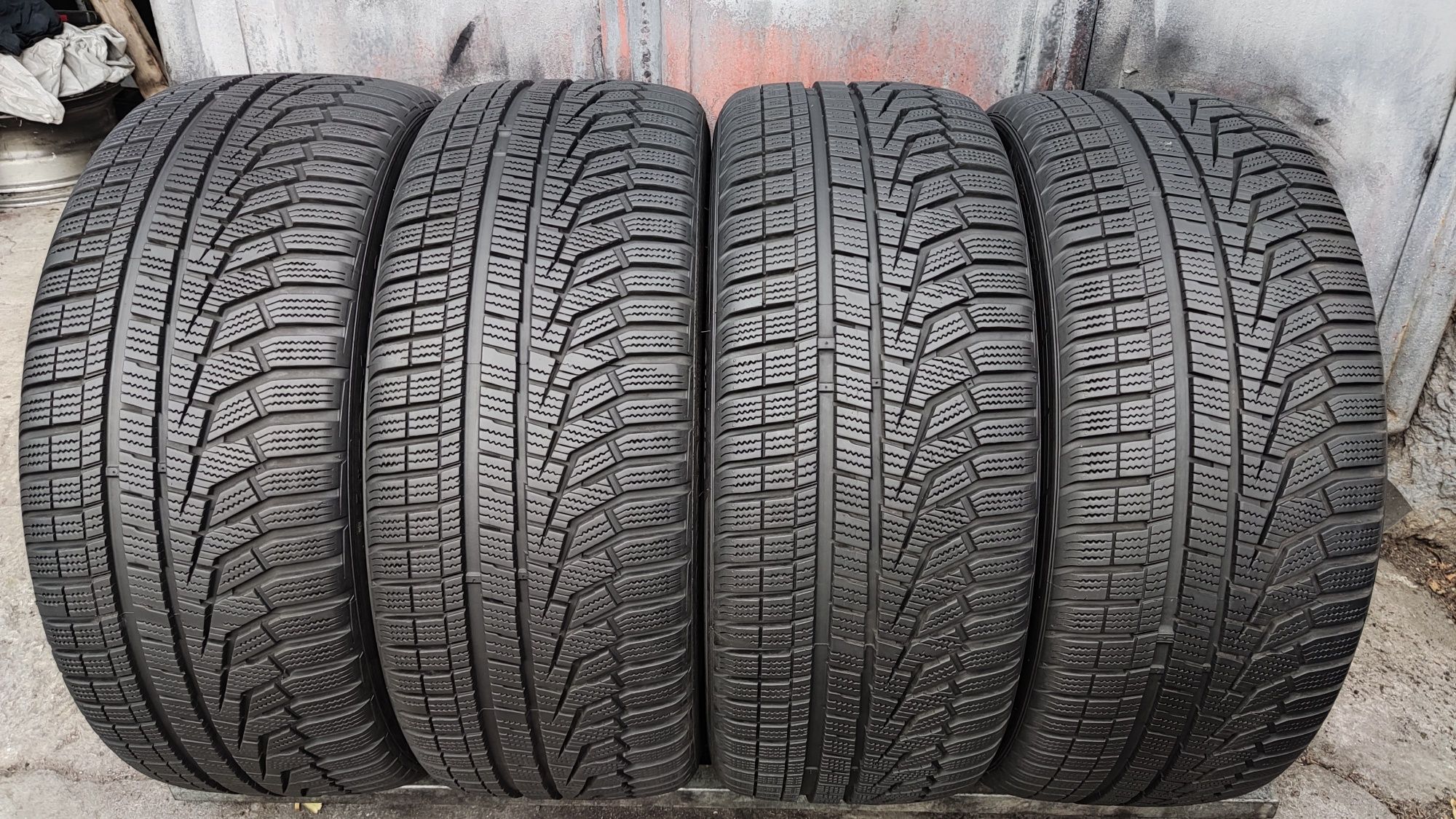 4бр. зимни гуми 235/45/18 Hankook Winter I*Cept Evo 2 
dot23
8.88мм
Мн