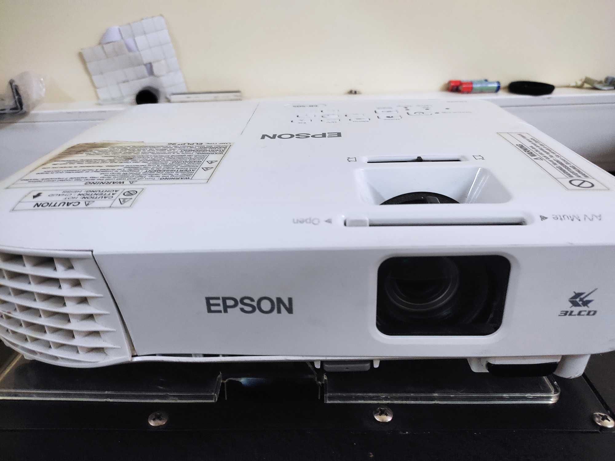 Продам проектор epson eb s05 б/у