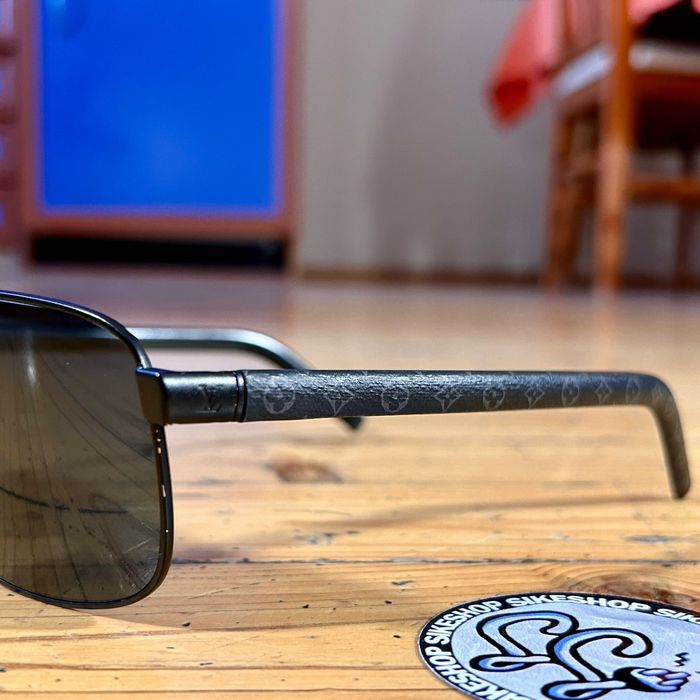 Louis Vuitton Aviator Sunglasses Z1110E