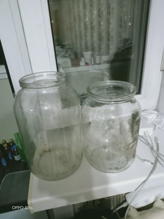Продам банки 4-х и 3-х литровые