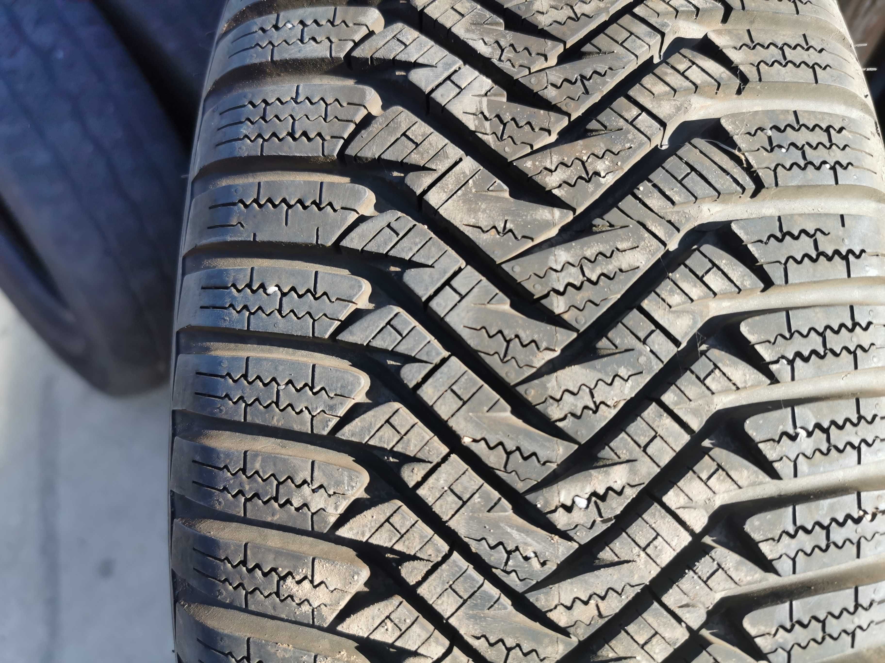 Зимни гуми 4 x  195/50 R15