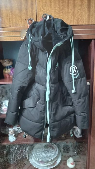Куртка зимняя. С капюшоном.