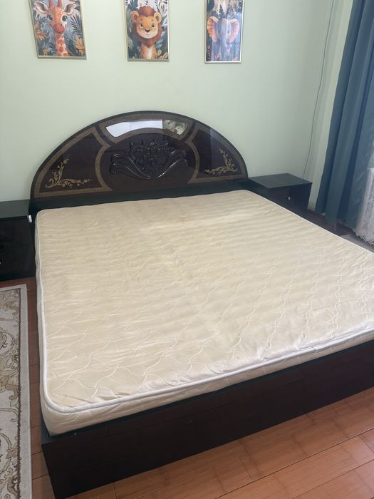 Кровать двуспальная 180*200 с тумбами