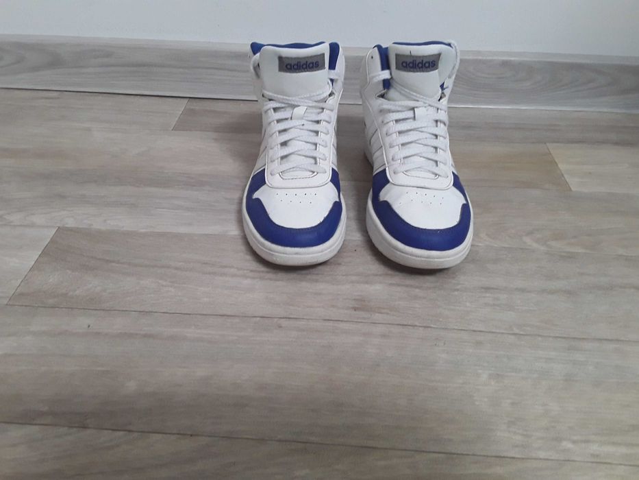 Adidași  gheata mărimea 38  stare impecabilă  100 de lei.