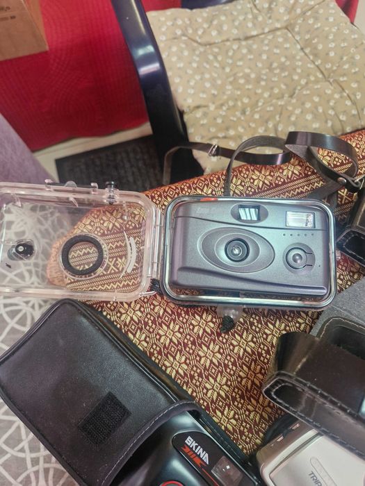 Продават се фотоапарати