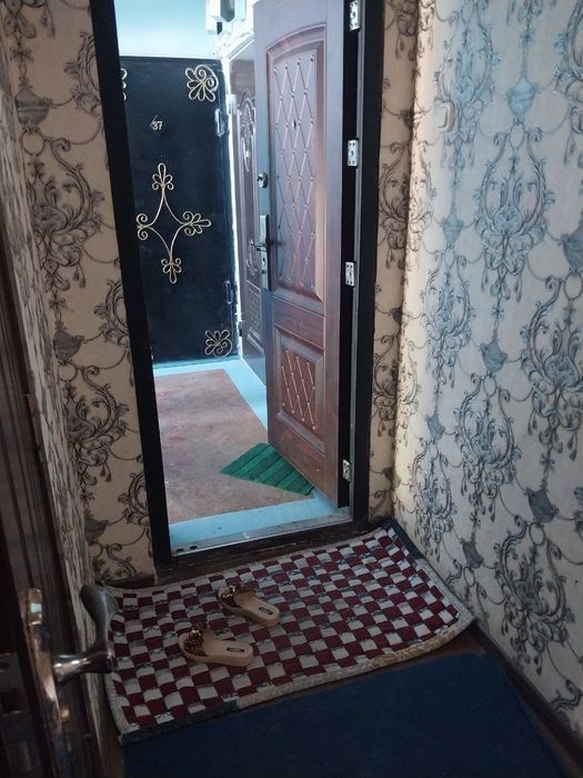 Шахар марказида жойлашган 2 хонали квартира ижарага берилади