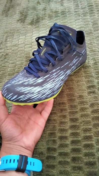 Vând adidași cu cuie,special pentru alergat.