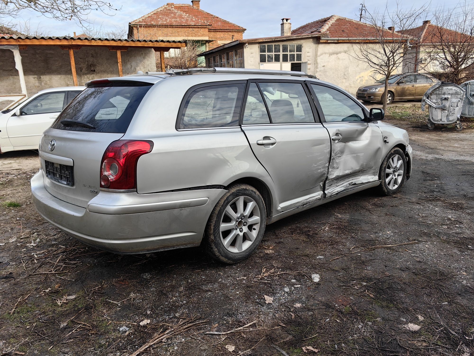 Toyota Avensis T25 2004г На части