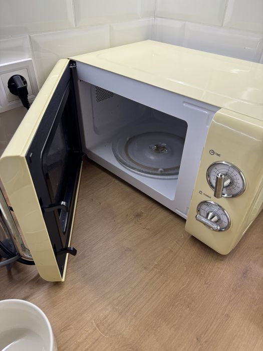 Микровълнова фурна Studio casa, Mamma Mia, ретро SC2130