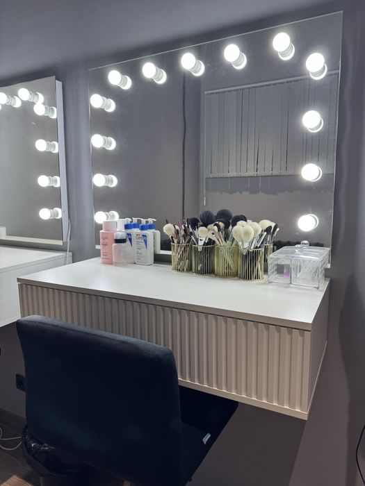 Сдаю столик длЯ бровиста, визажиста