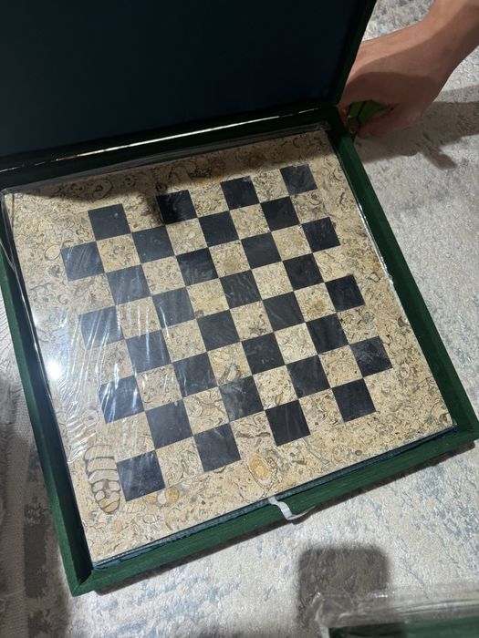 Продам шахматы из камня в бархатной упаковке