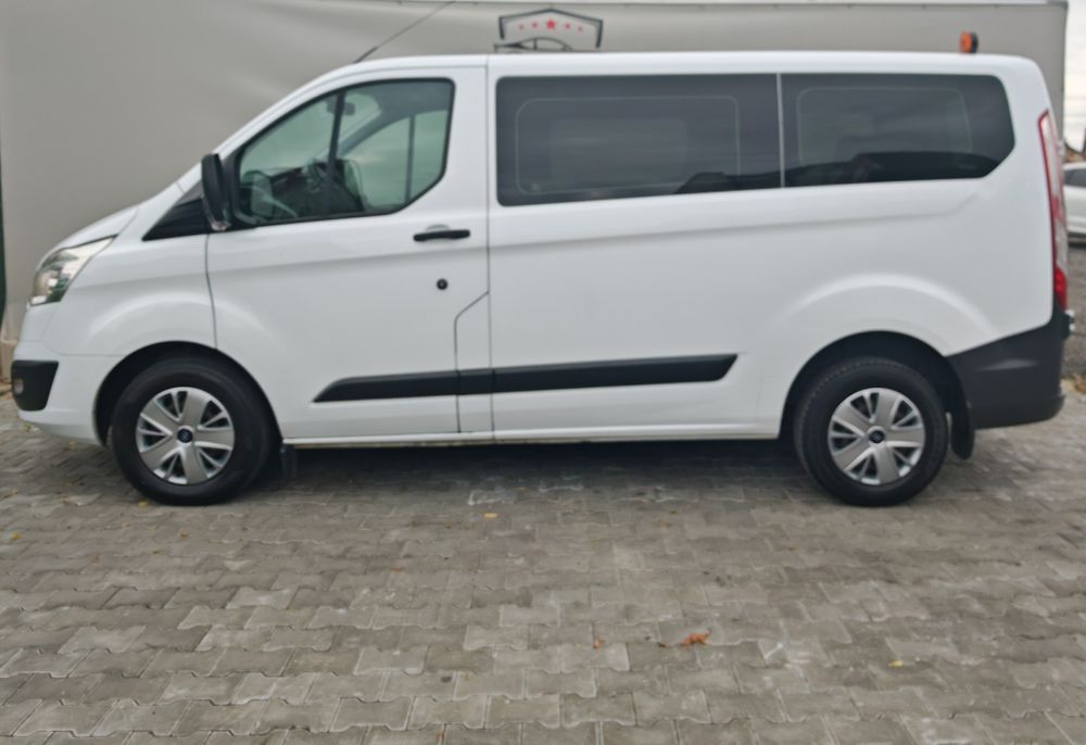 Ford transit custom 2.2 tdci An 2015 8+1 Locuri Garanție. 12 Luni