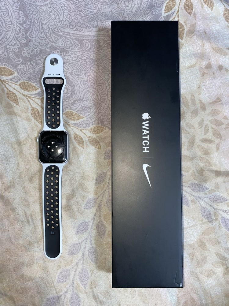 Продам Apple watch 6 44 mm nike version