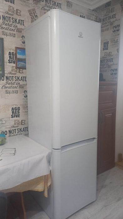 Холодильник Indesit