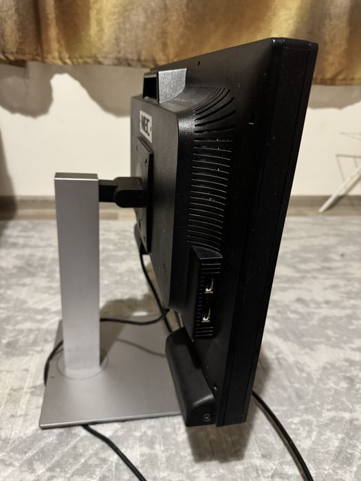 Монитор NEC MultiSync