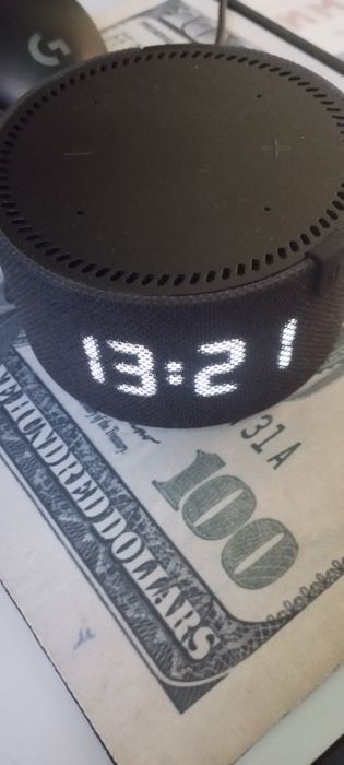 Алиса с часами в хорошем состоянии