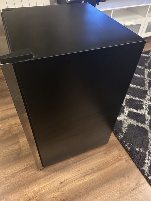 Хладилна витрина за вино