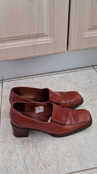 Pantofi din piele , marime 37