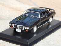 Macheta Pontiac Firebird 1969 scara 1:43 pe postament cu ambalaj