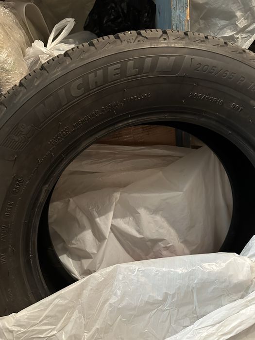 Шины зимние липучка Michelin 205/65/16 4 штуки комплект+запаска новая