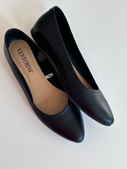 Кокетни черни елегантни обувки Venturini