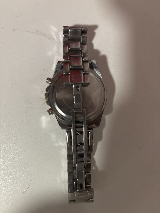 Часы в хорошем и в чистом состоянии