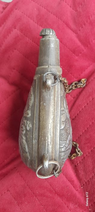 Recipient vechi pentru praf de pușcă