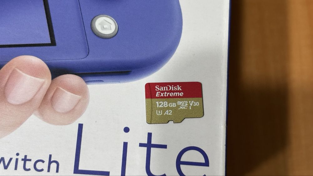 Nintendo Switch Lite с 14 игри