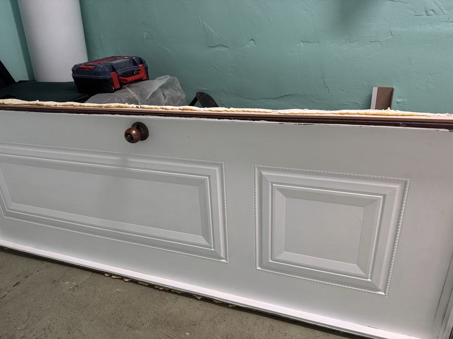 Продам двери 60м. 70 м .