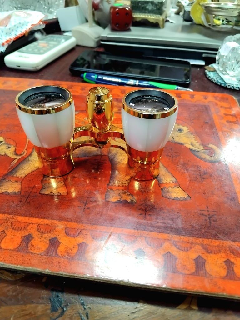 Бинокъл -Opera glass