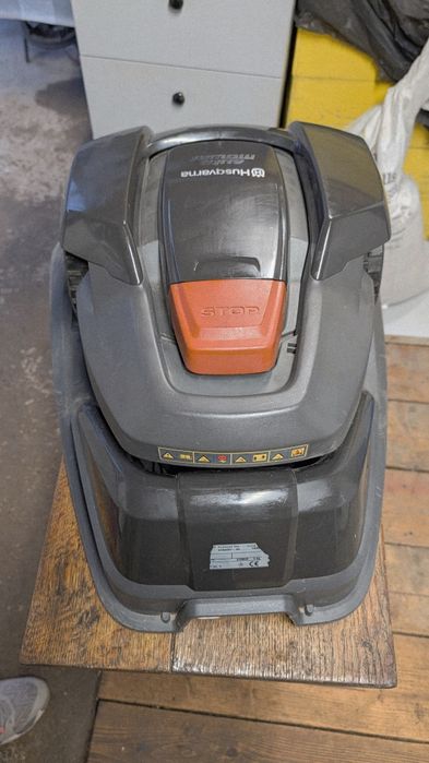 Robot tuns iarba Husqvarna Automower 105