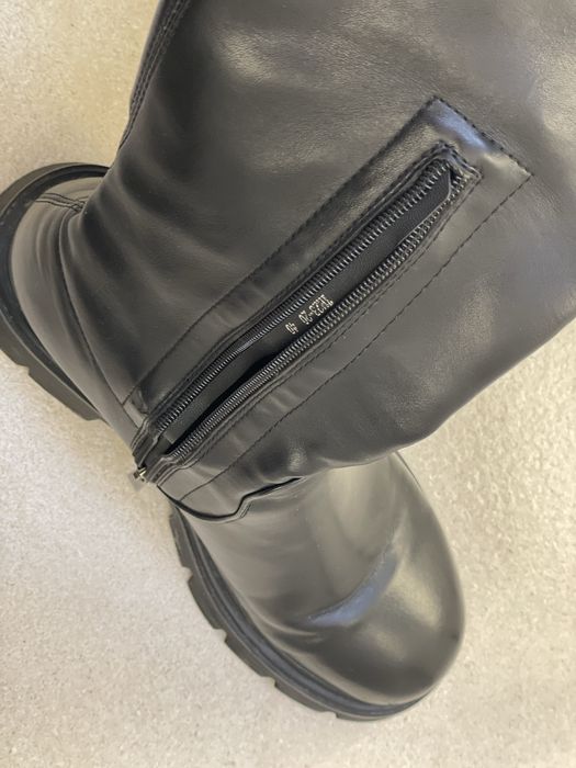 Продаю Ботфорты