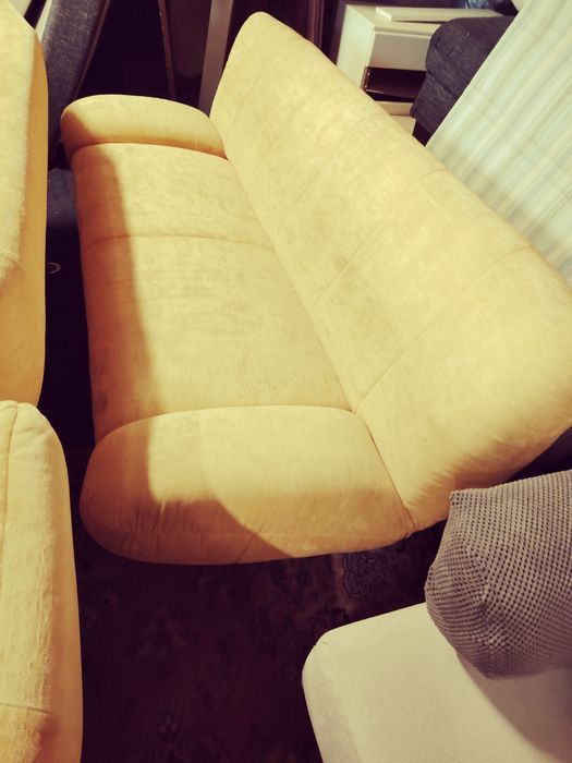 Colțare și canapele