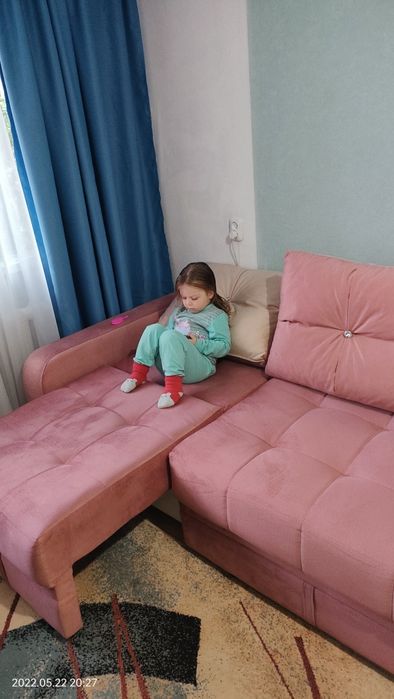 Продам одну синюю блэуаут(трёхслойная ткань) штору 250*250