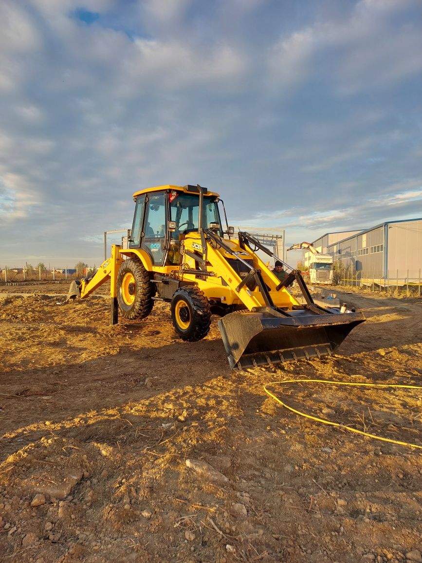 Inchiriez buldoexcavator JCB