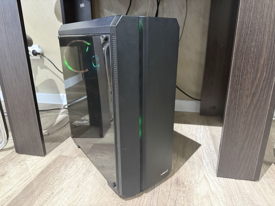 Геймърски компютър + клавиатура– Ryzen 7 + RTX 2060 Super