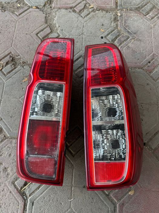 Продам задние фонари на нисан навара